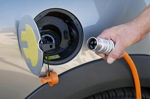 The range of electric cars and plug-in hybrid cars