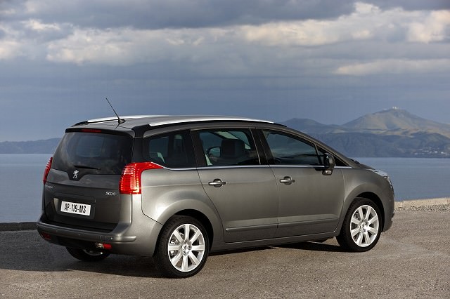 Peugeot 5008 2009   Carzone Used Car Buying Guides