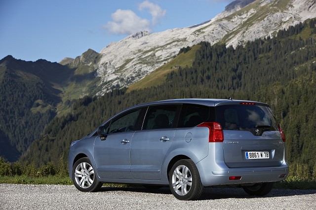 Peugeot 5008 2009   Carzone Used Car Buying Guides