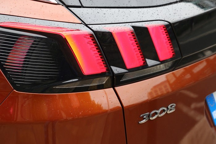 Rear lights and engine of the Peugeot 3008