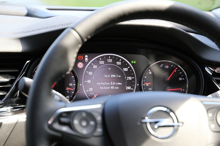 Opel Insignia Grand Sport steering wheel