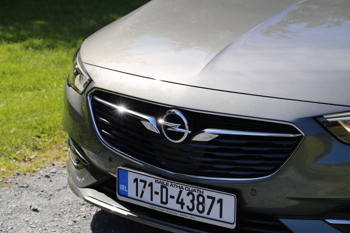 Opel Insignia Grand Sport front grille