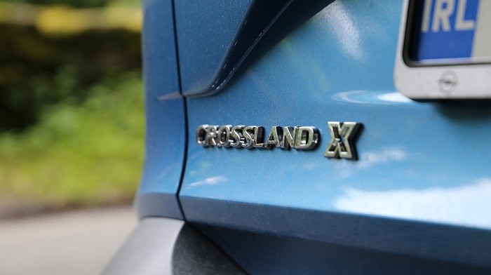 Crossland X badge