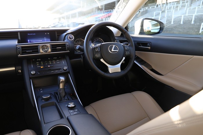 Lexus IS 300h interior