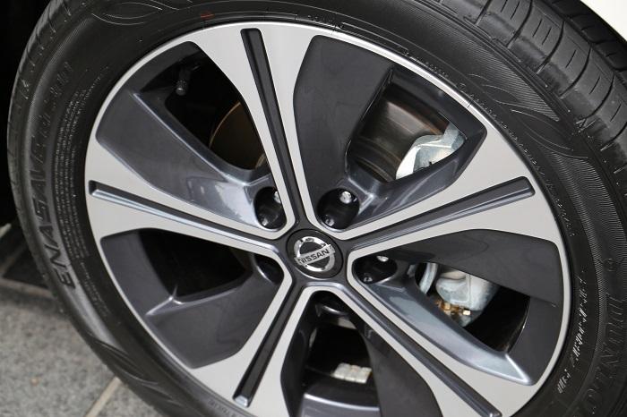 Nissan LEAF Wheels